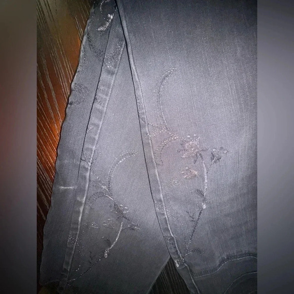 Soft Surroundings women’s Black Pull On Jeans Stretch embroidered design small - Picture 3 of 5